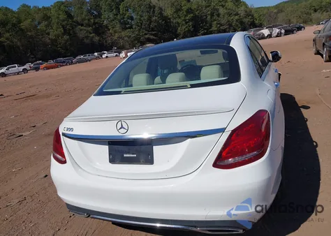 2015 Mercedes-Benz C 300 из США, поврежденный, VIN 55SWF4JB5FU076063